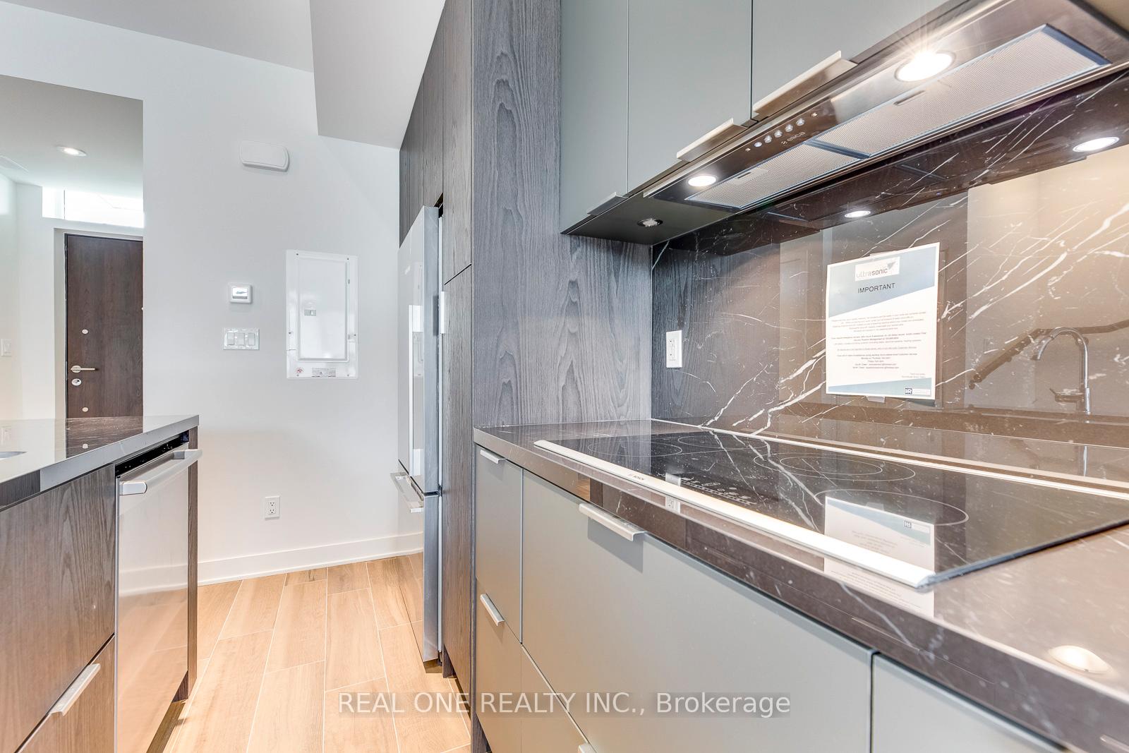 Photo 18 of 42 Sonic Way, Toronto, Flemingdon Park — HOMEH