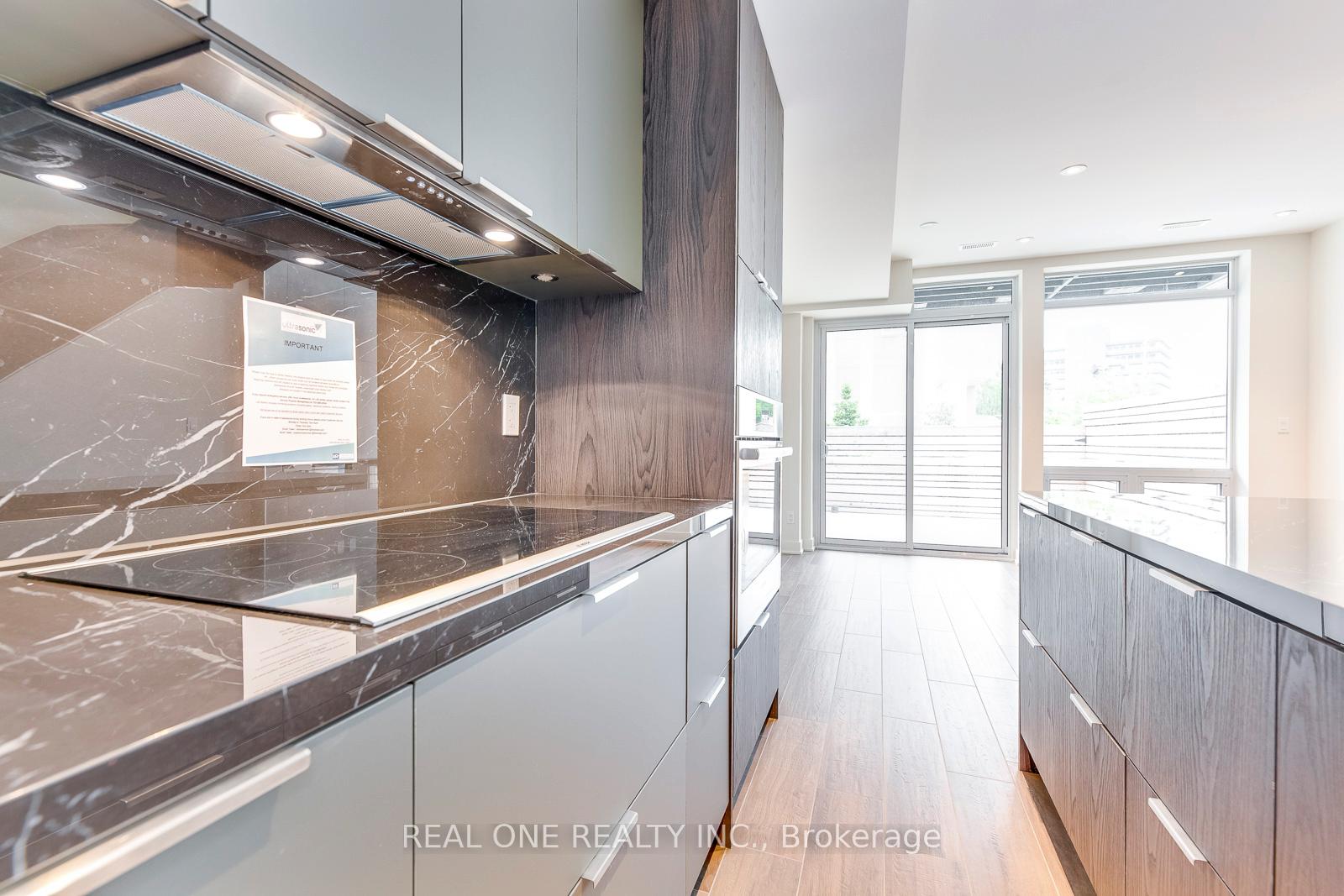 Photo 19 of 42 Sonic Way, Toronto, Flemingdon Park — HOMEH