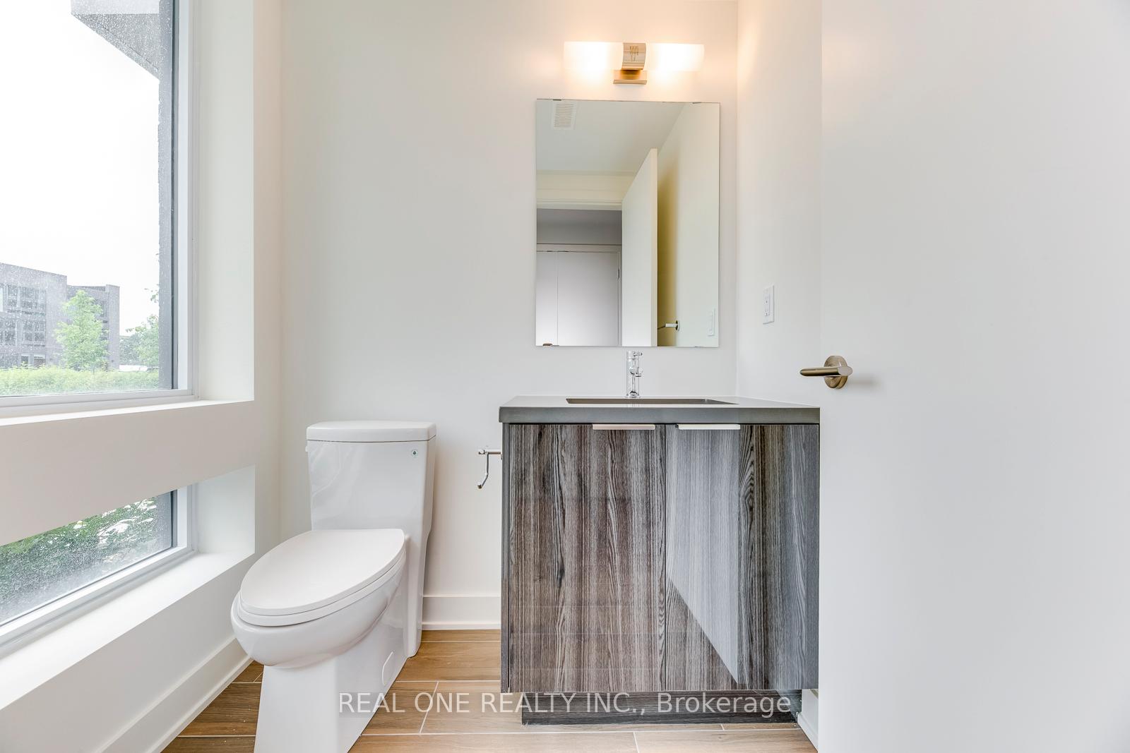 Photo 20 of 42 Sonic Way, Toronto, Flemingdon Park — HOMEH