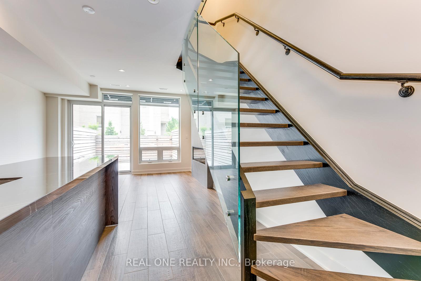 Photo 21 of 42 Sonic Way, Toronto, Flemingdon Park — HOMEH