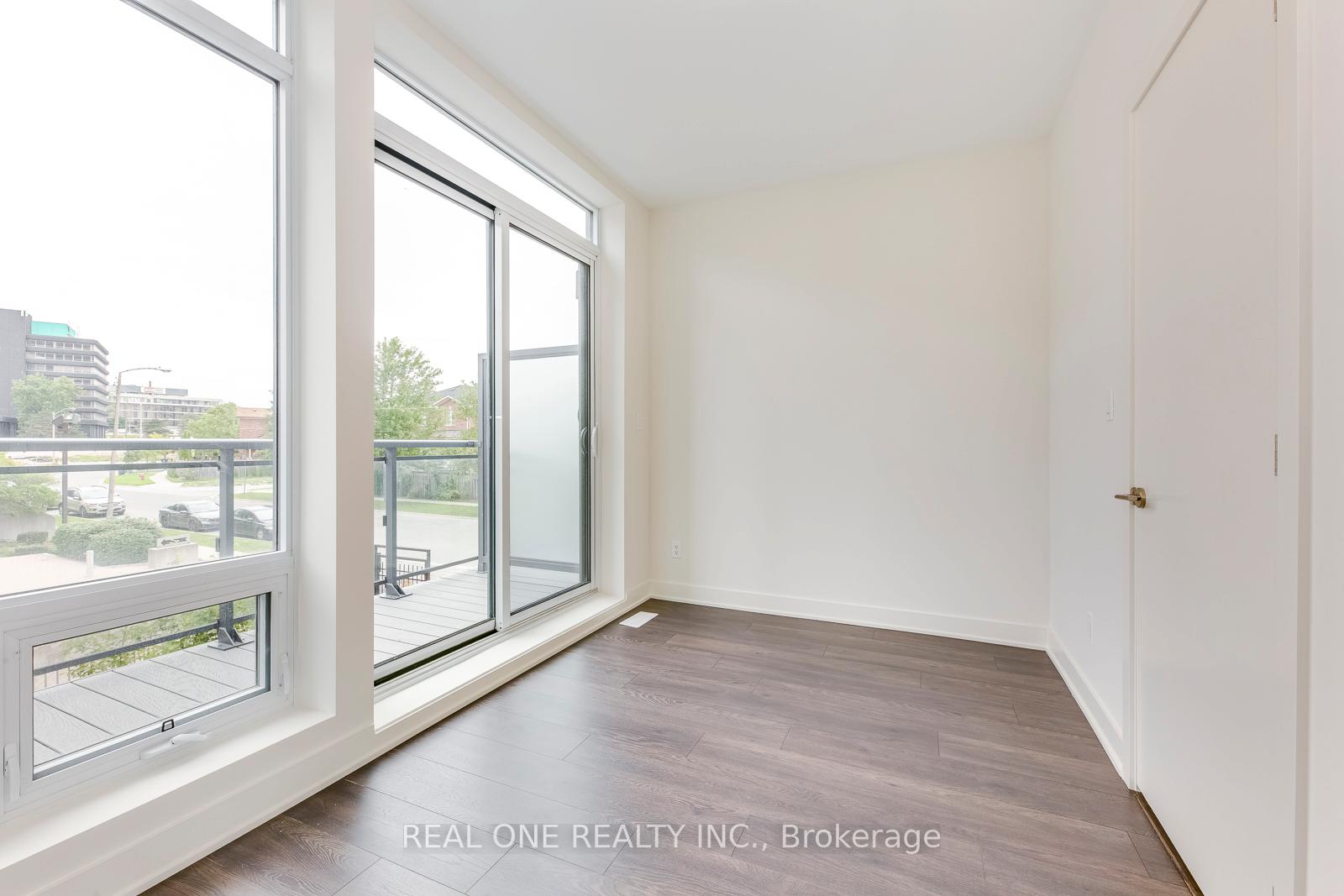Photo 25 of 42 Sonic Way, Toronto, Flemingdon Park — HOMEH