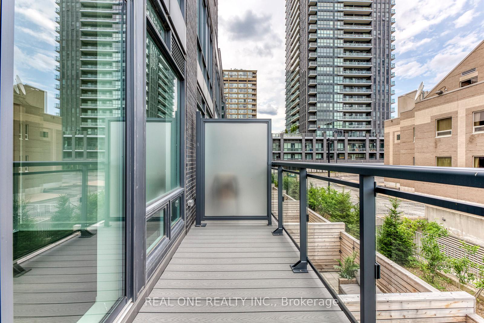 Photo 27 of 42 Sonic Way, Toronto, Flemingdon Park — HOMEH