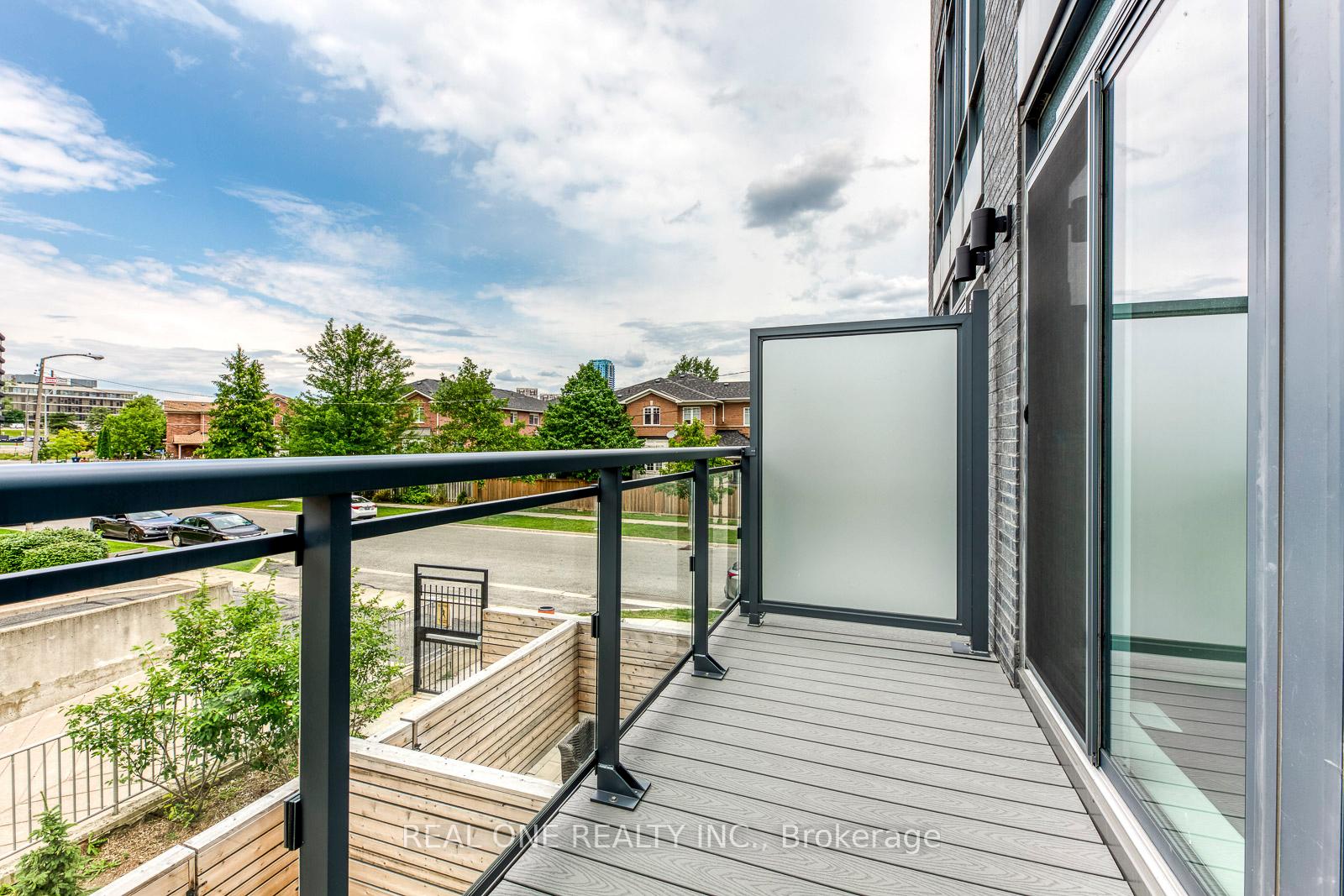 Photo 28 of 42 Sonic Way, Toronto, Flemingdon Park — HOMEH