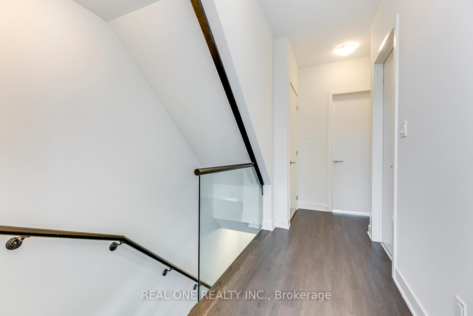 Photo 31 of 42 Sonic Way, Toronto, Flemingdon Park — HOMEH