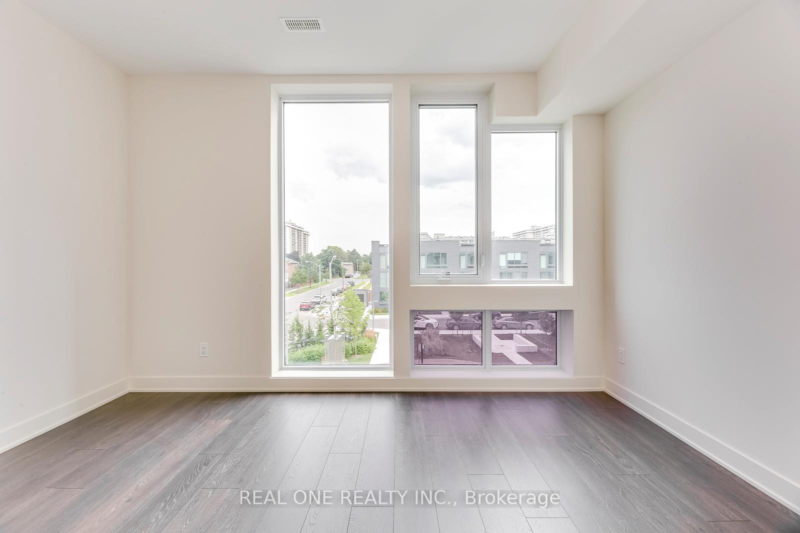 Photo 32 of 42 Sonic Way, Toronto, Flemingdon Park — HOMEH