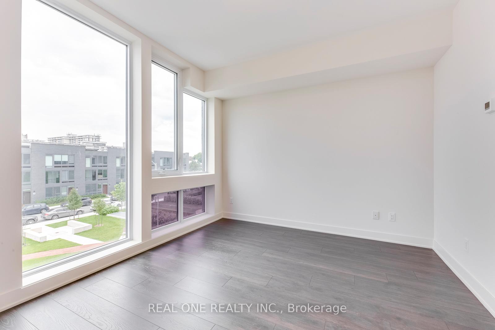 Photo 33 of 42 Sonic Way, Toronto, Flemingdon Park — HOMEH