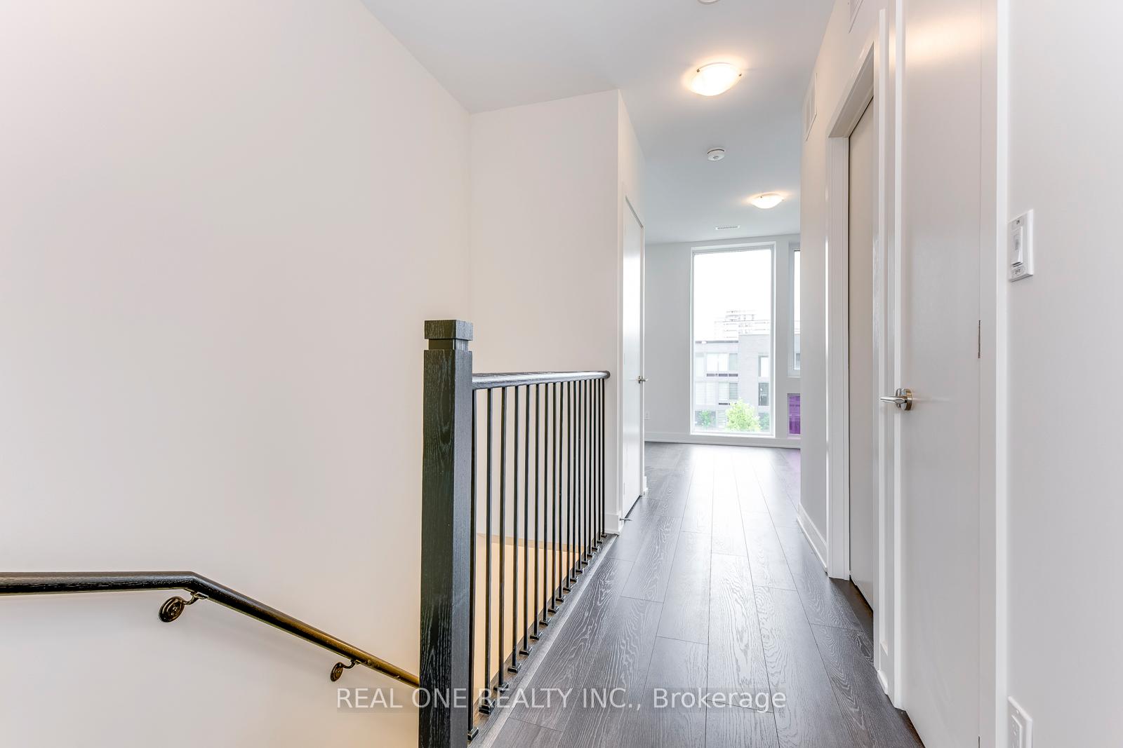 Photo 35 of 42 Sonic Way, Toronto, Flemingdon Park — HOMEH
