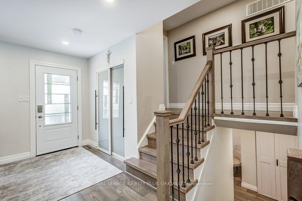 Photo 5 of 4364 Ayr Place, Burlington, Shoreacres — HOMEH