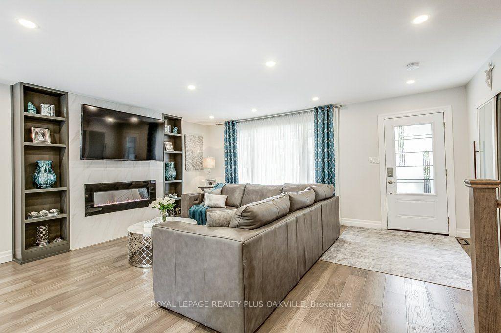 Photo 7 of 4364 Ayr Place, Burlington, Shoreacres — HOMEH