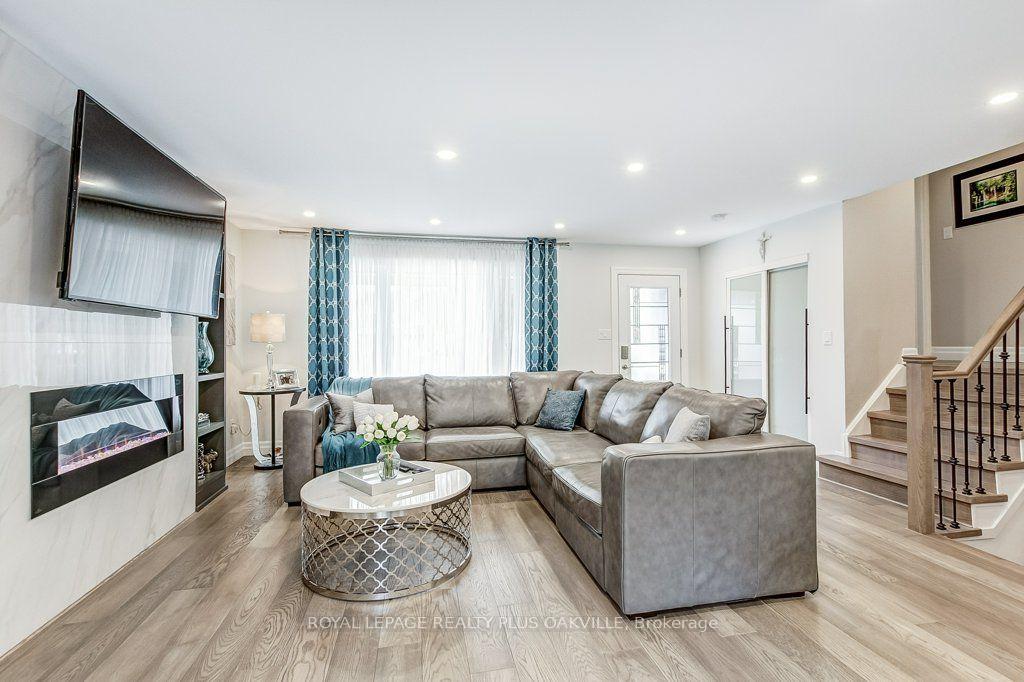 Photo 8 of 4364 Ayr Place, Burlington, Shoreacres — HOMEH