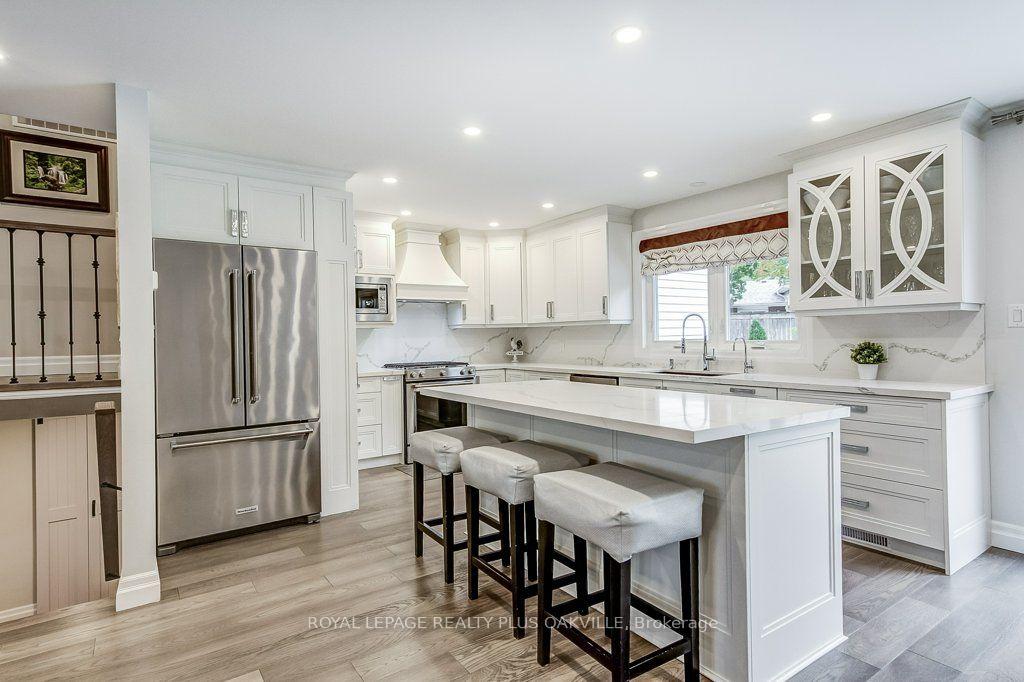 Photo 11 of 4364 Ayr Place, Burlington, Shoreacres — HOMEH