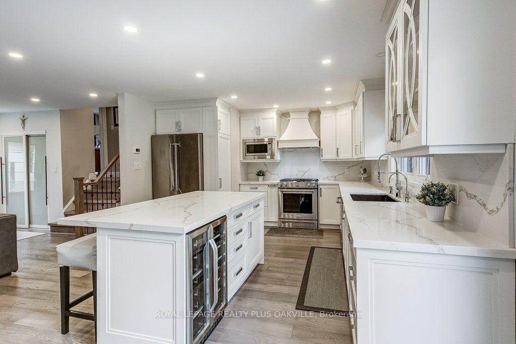 Photo 12 of 4364 Ayr Place, Burlington, Shoreacres — HOMEH