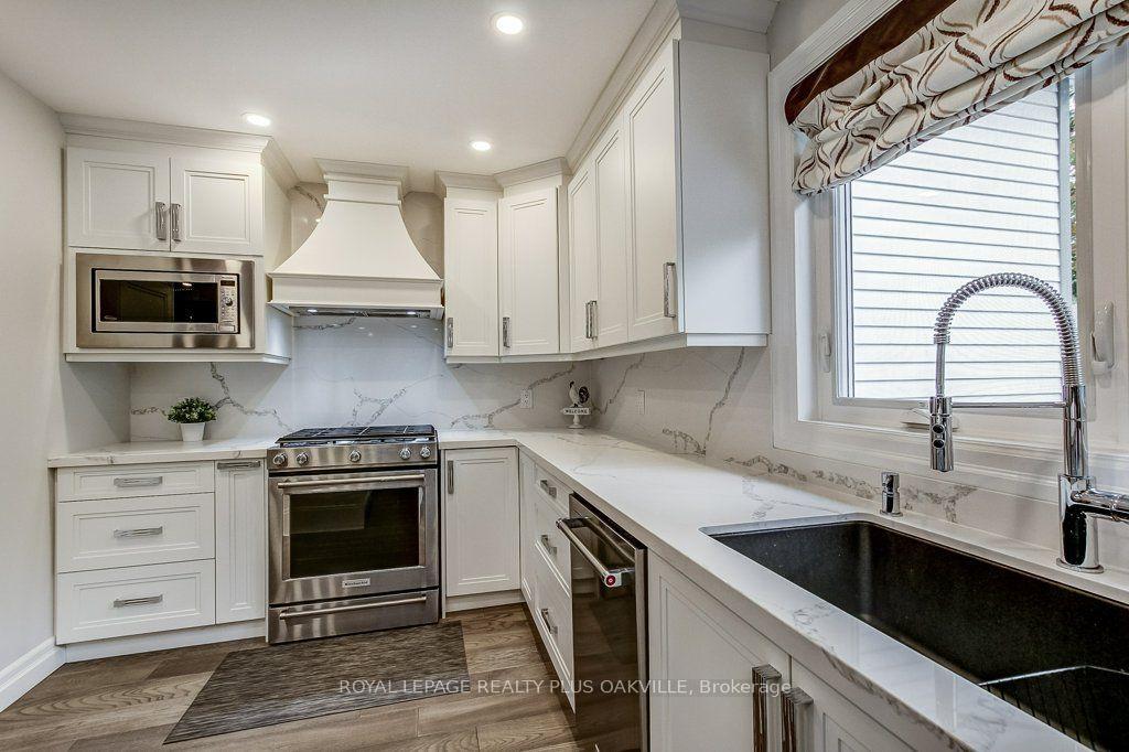 Photo 14 of 4364 Ayr Place, Burlington, Shoreacres — HOMEH