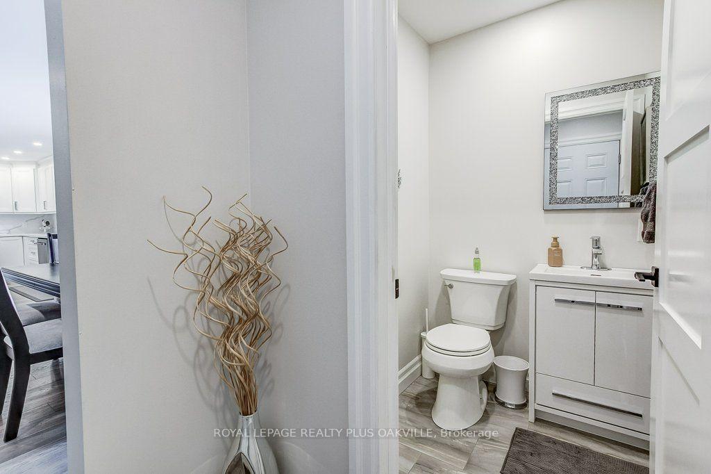 Photo 18 of 4364 Ayr Place, Burlington, Shoreacres — HOMEH