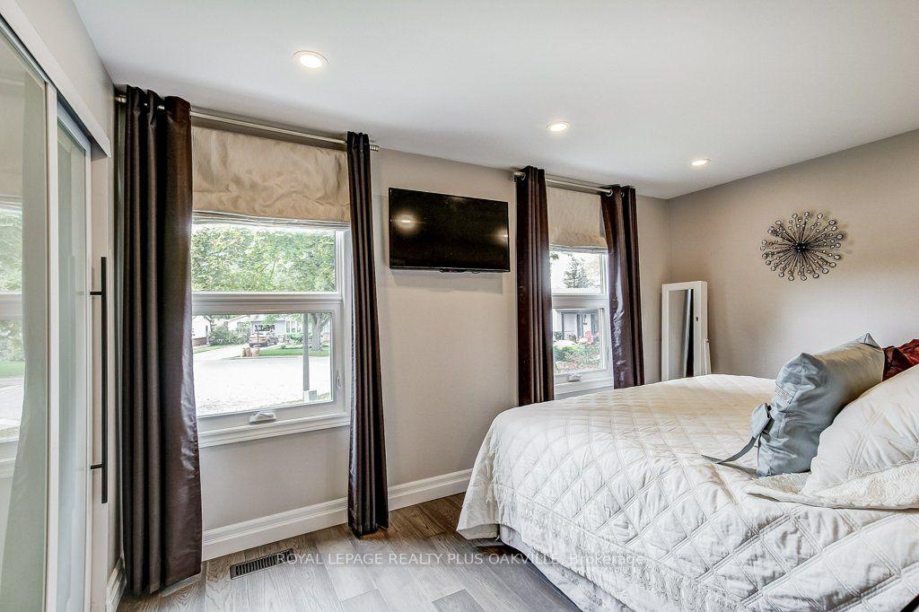 Photo 20 of 4364 Ayr Place, Burlington, Shoreacres — HOMEH