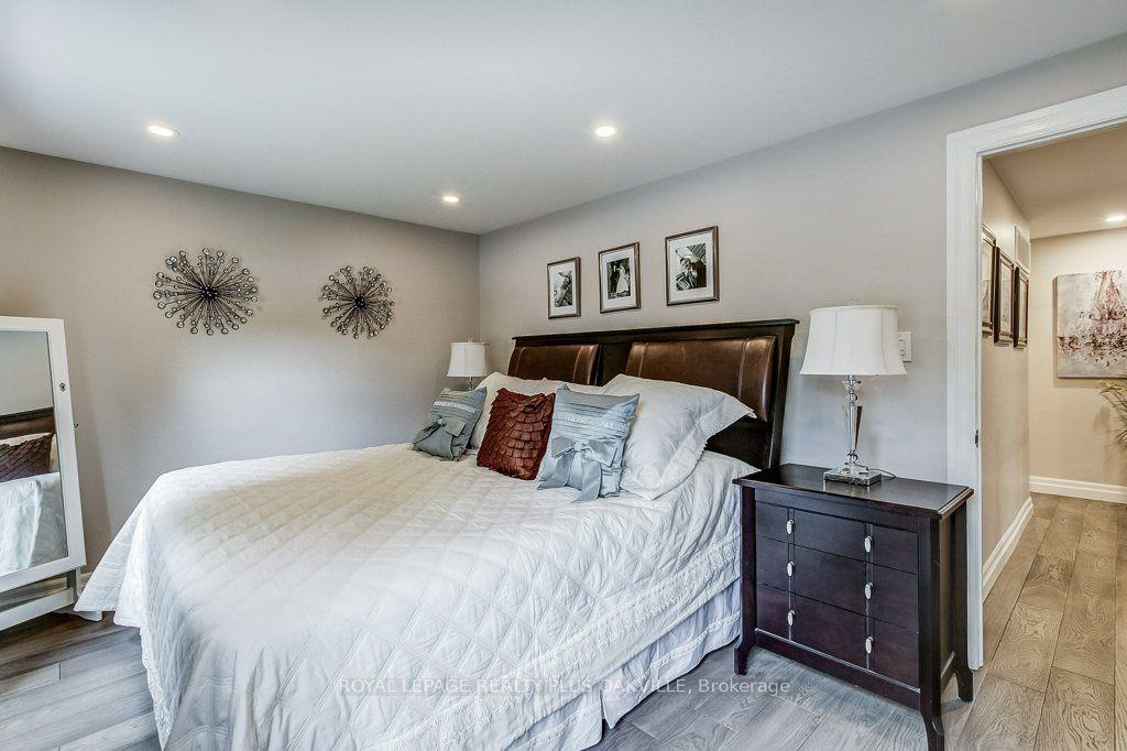 Photo 21 of 4364 Ayr Place, Burlington, Shoreacres — HOMEH