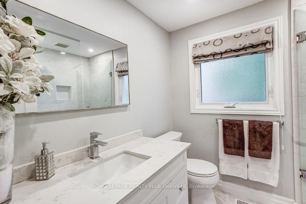 Photo 23 of 4364 Ayr Place, Burlington, Shoreacres — HOMEH
