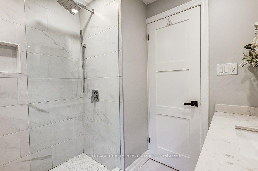 Photo 24 of 4364 Ayr Place, Burlington, Shoreacres — HOMEH