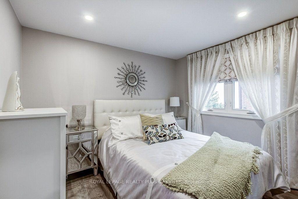 Photo 25 of 4364 Ayr Place, Burlington, Shoreacres — HOMEH