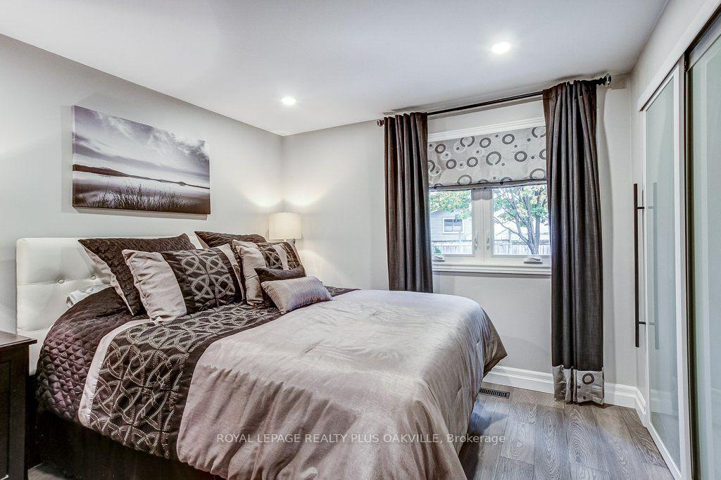 Photo 26 of 4364 Ayr Place, Burlington, Shoreacres — HOMEH