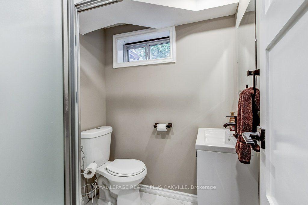 Photo 32 of 4364 Ayr Place, Burlington, Shoreacres — HOMEH