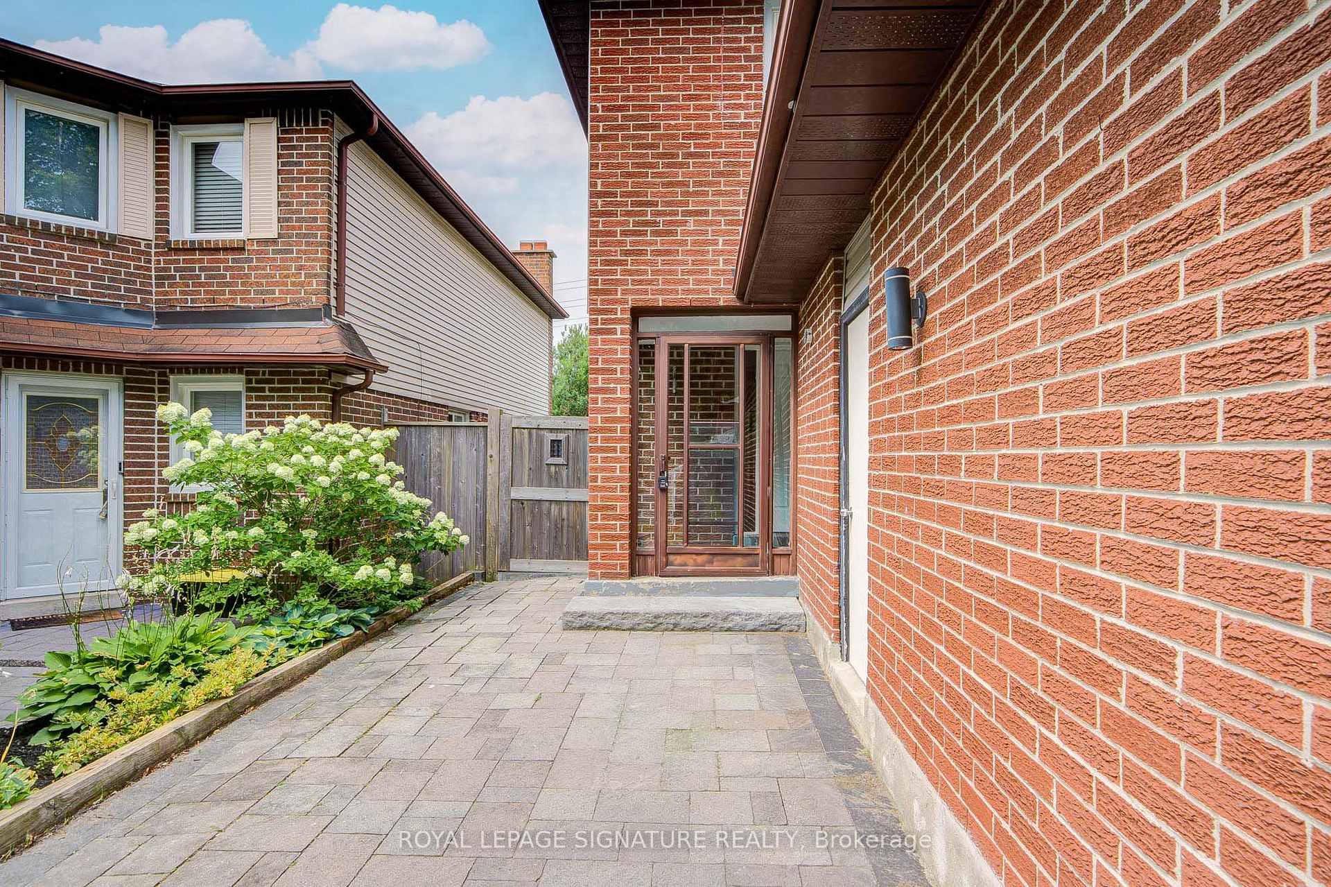Photo 4 of 1132 Cedarcroft Crescent, Pickering, Liverpool — HOMEH