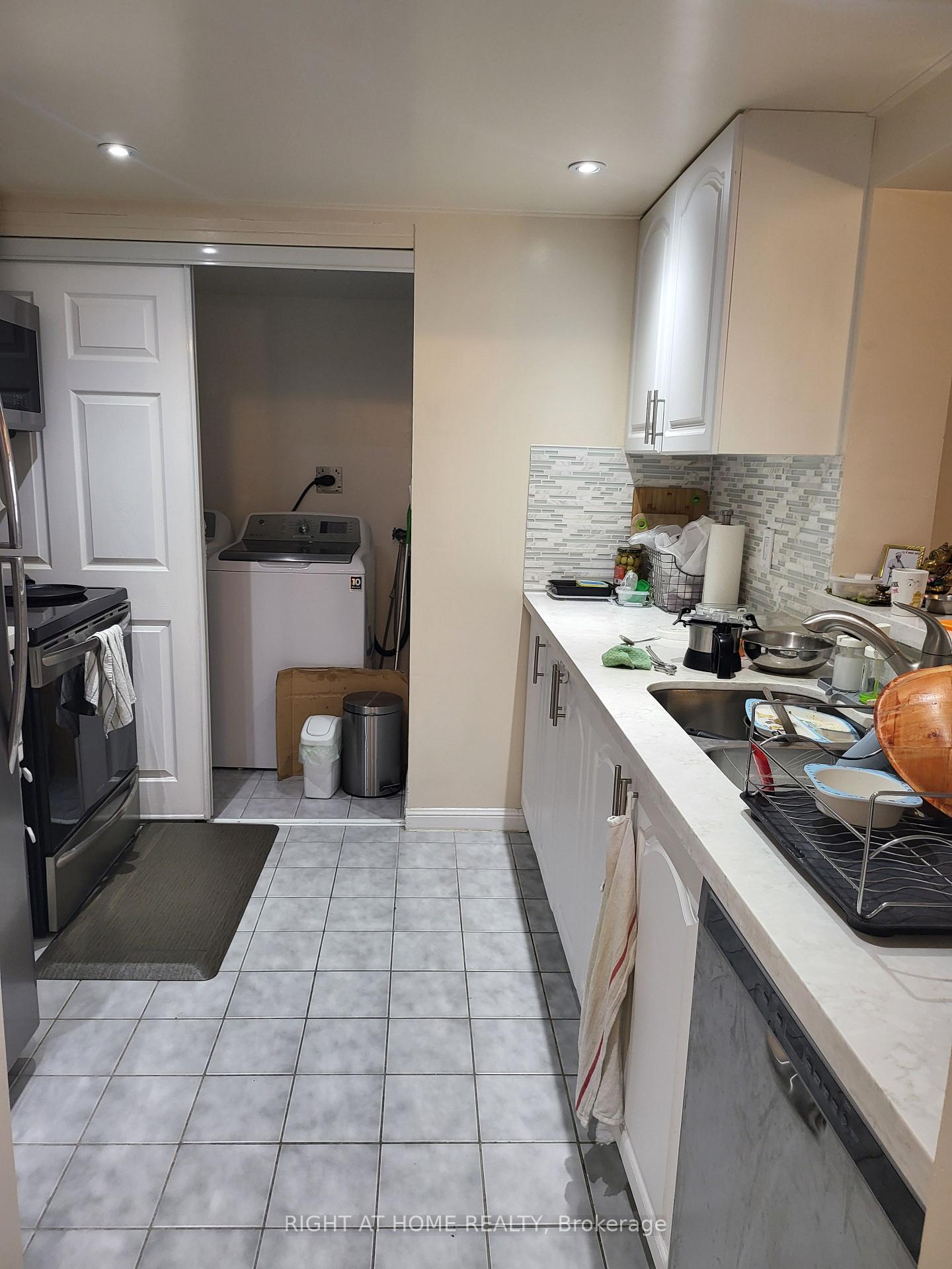 Photo 4 of Unit 1502, 88 Corporate Drive, Scarborough, Woburn — HOMEH