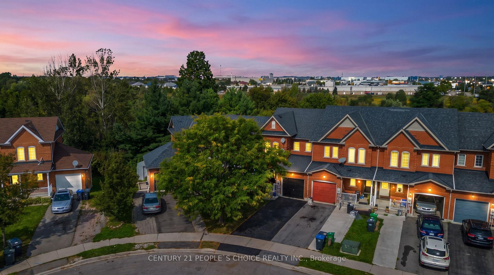 Photo 3 of 44 Monaco Court, Brampton, Fletcher's Meadow — HOMEH