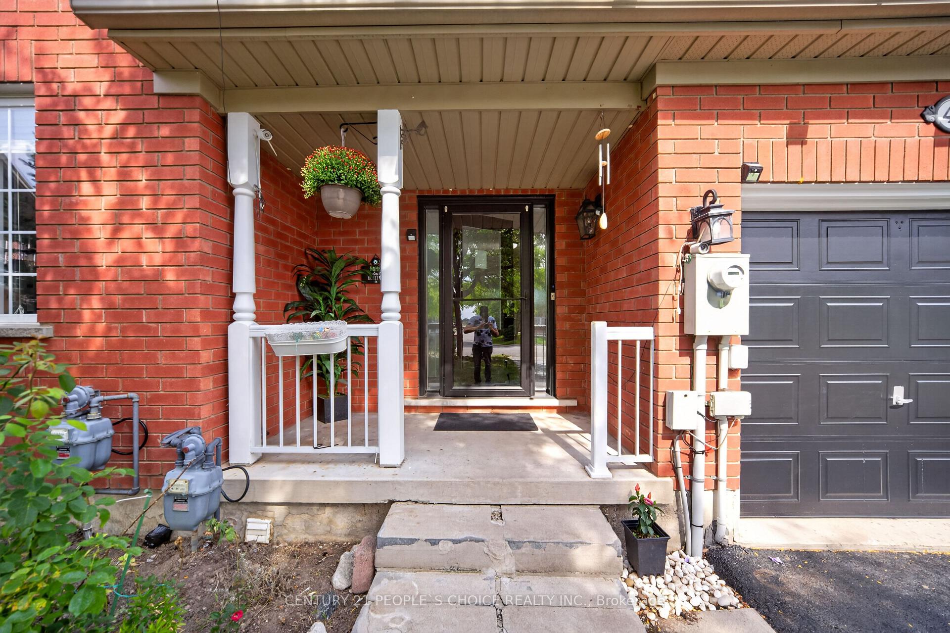 Photo 6 of 44 Monaco Court, Brampton, Fletcher's Meadow — HOMEH