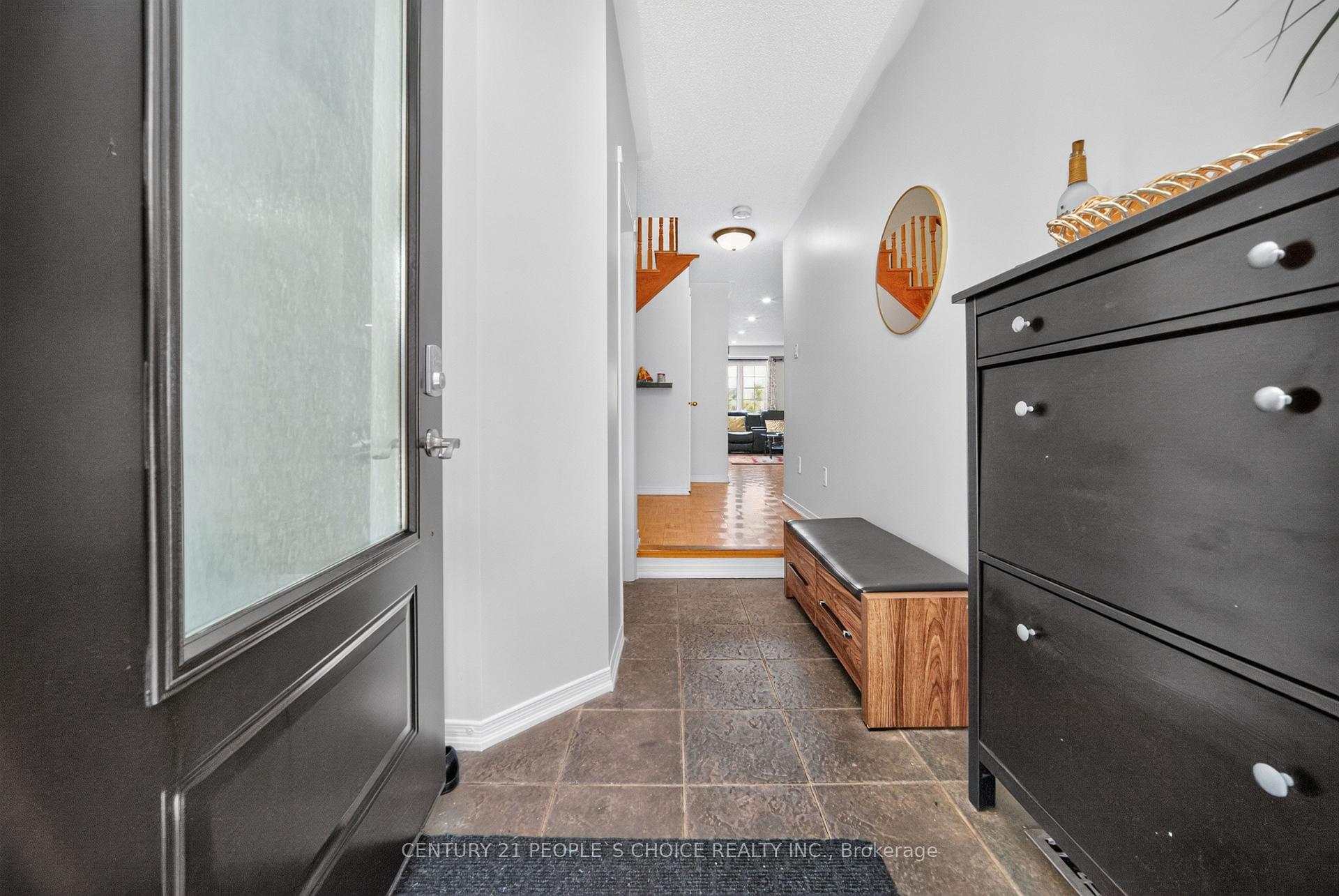 Photo 7 of 44 Monaco Court, Brampton, Fletcher's Meadow — HOMEH