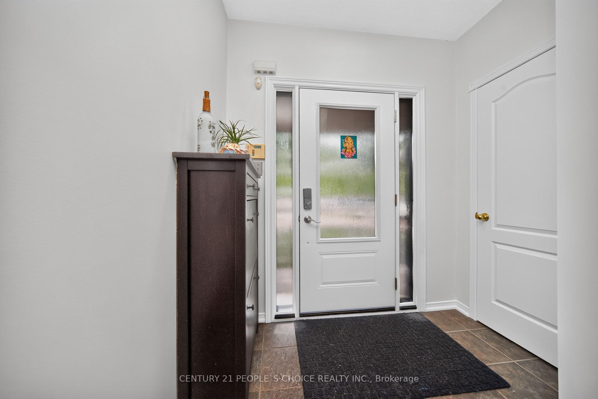 Photo 8 of 44 Monaco Court, Brampton, Fletcher's Meadow — HOMEH