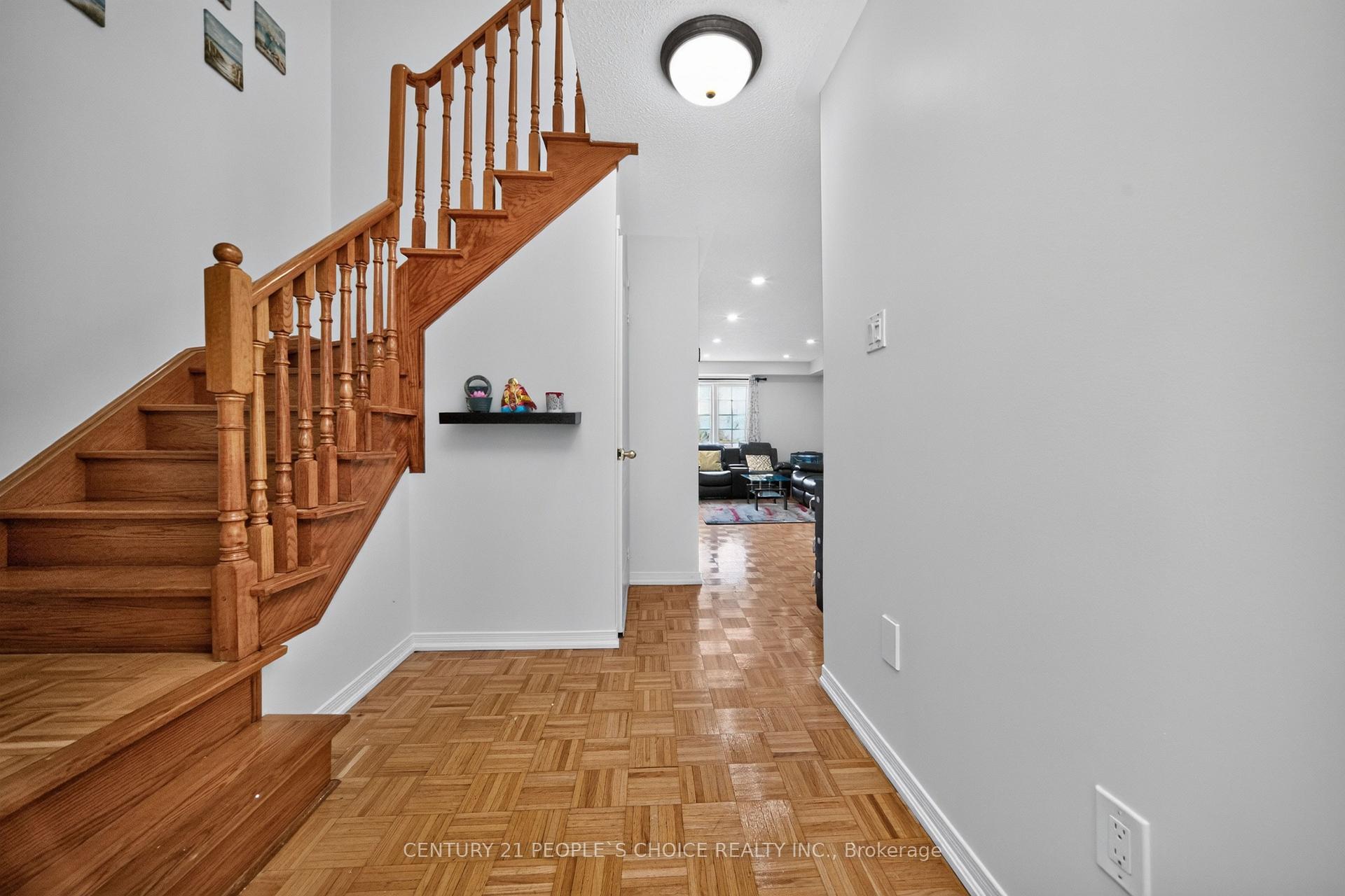 Photo 9 of 44 Monaco Court, Brampton, Fletcher's Meadow — HOMEH