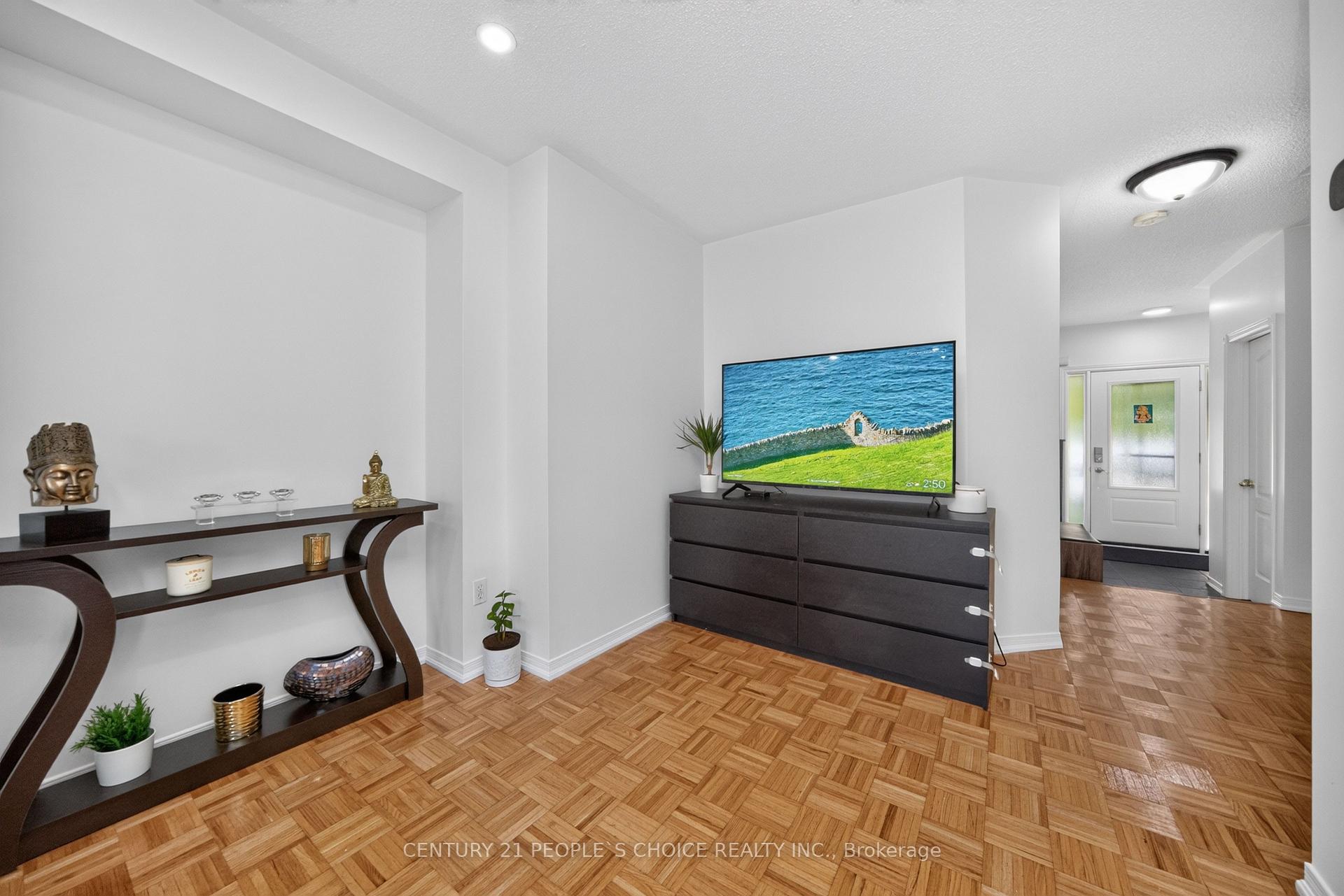 Photo 11 of 44 Monaco Court, Brampton, Fletcher's Meadow — HOMEH