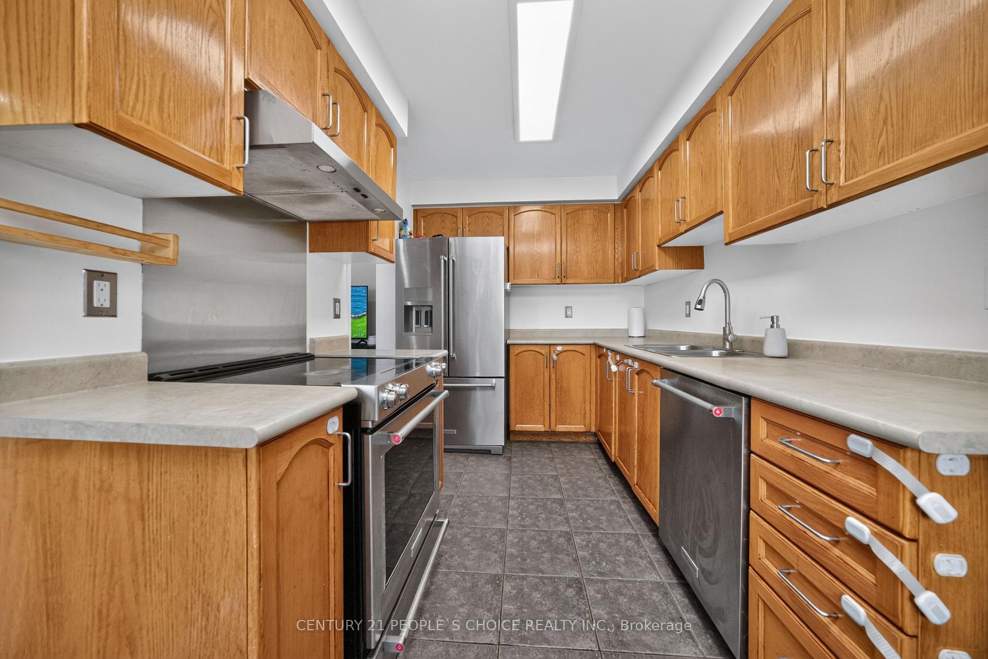 Photo 16 of 44 Monaco Court, Brampton, Fletcher's Meadow — HOMEH
