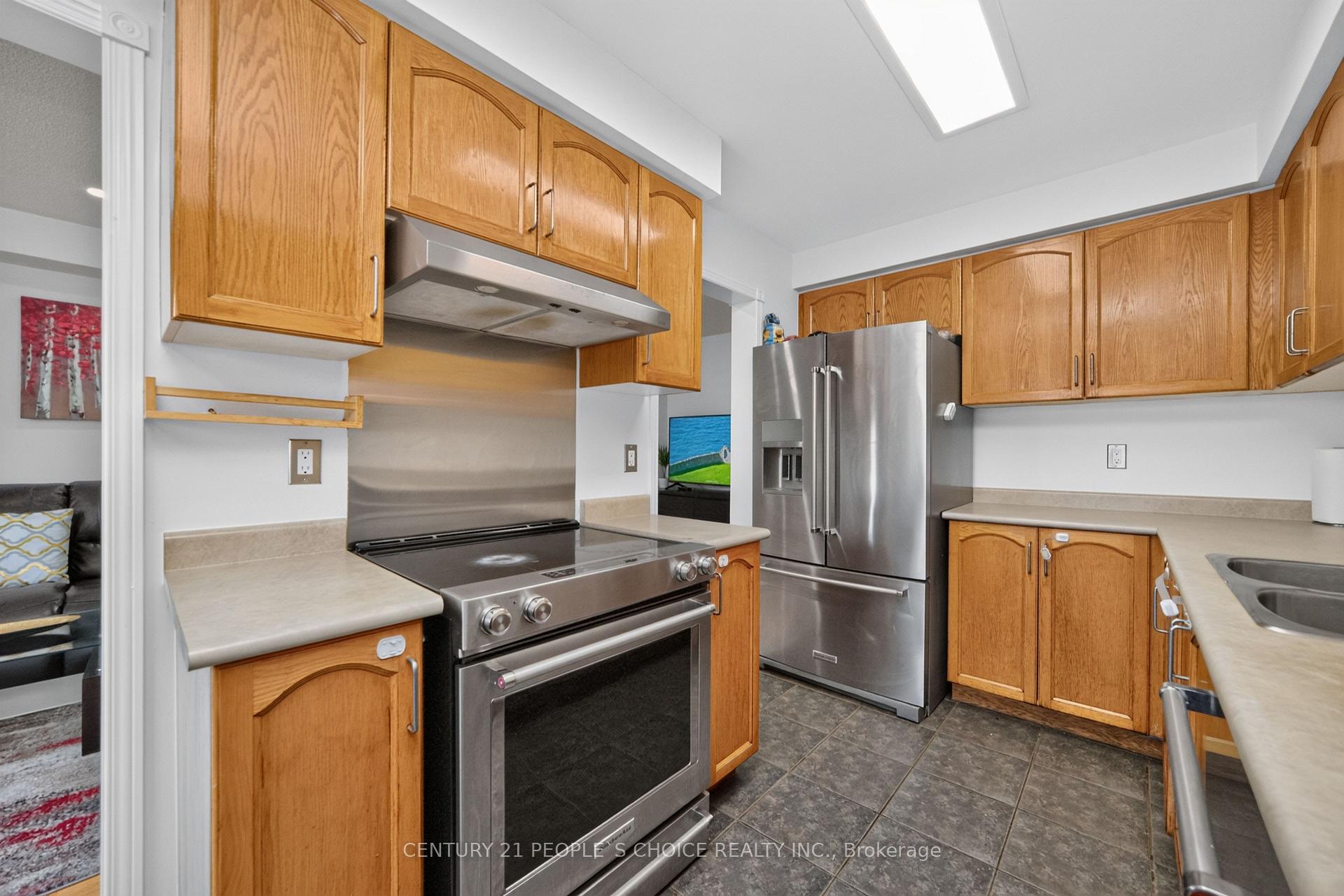 Photo 18 of 44 Monaco Court, Brampton, Fletcher's Meadow — HOMEH