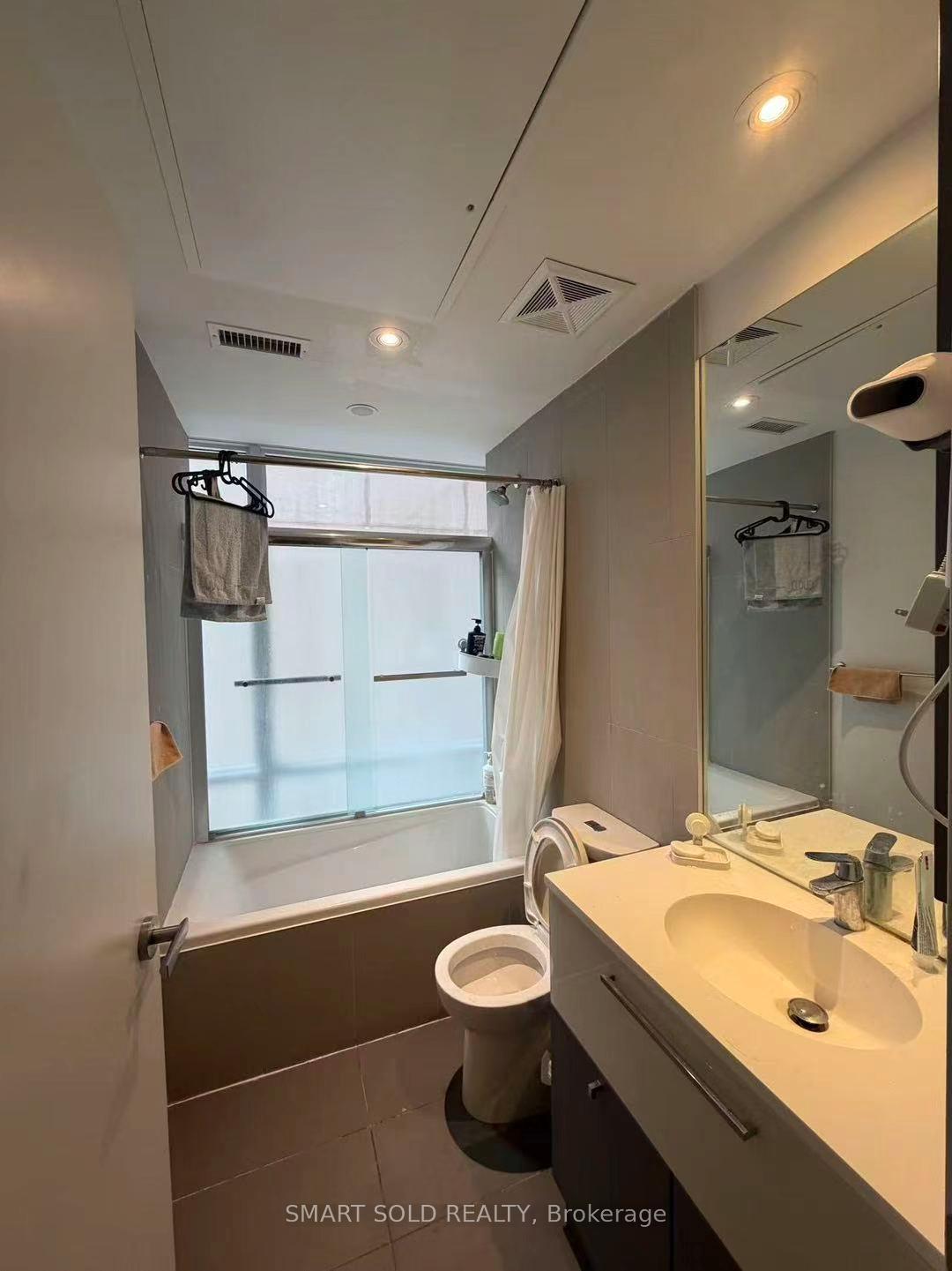 Photo 5 of Unit 903, 15 Grenville Street, Toronto, Bay Street Corridor — HOMEH
