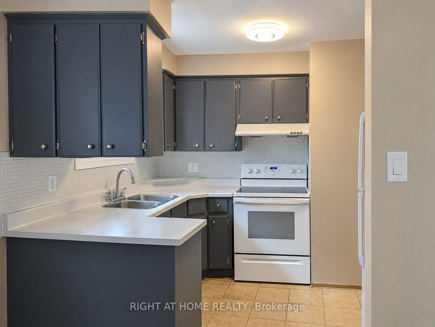 Photo 2 of Unit upper, 30 San Remo Drive, Hamilton, Mountview — HOMEH