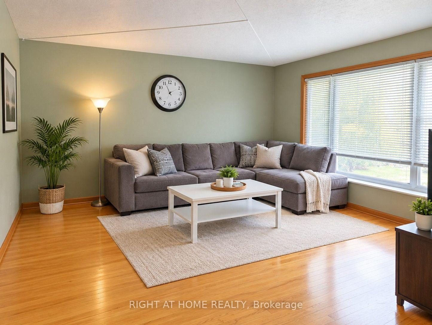 Photo 3 of Unit upper, 30 San Remo Drive, Hamilton, Mountview — HOMEH
