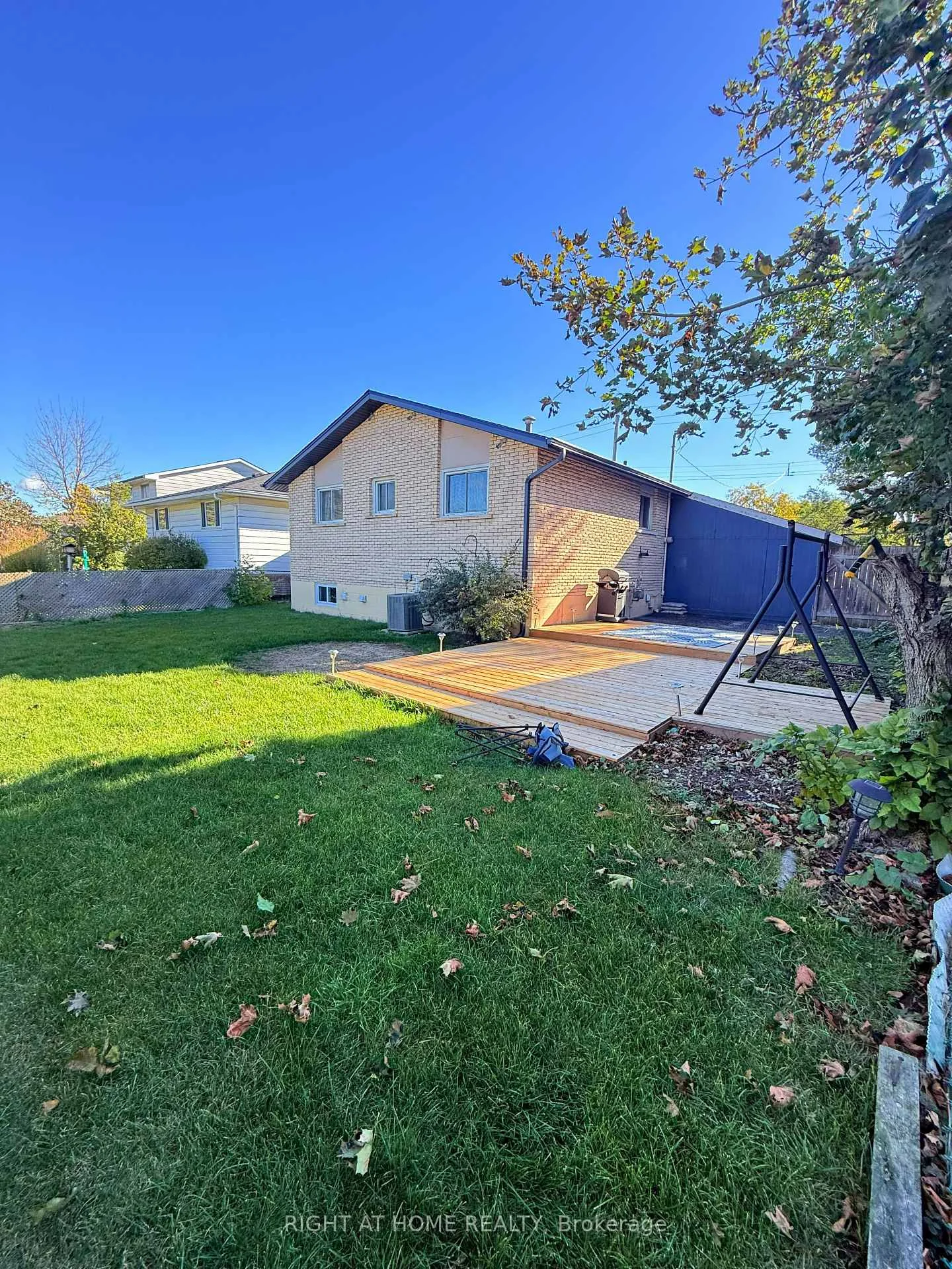 Photo 9 of Unit upper, 30 San Remo Drive, Hamilton, Mountview — HOMEH