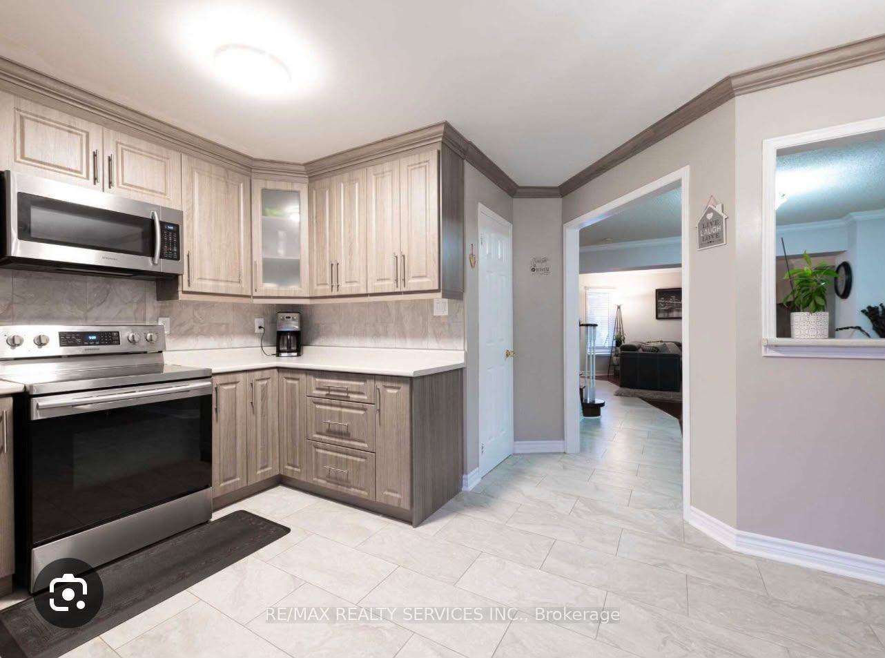 Photo 2 of 17 Piane Avenue, Brampton, Fletcher's West — HOMEH