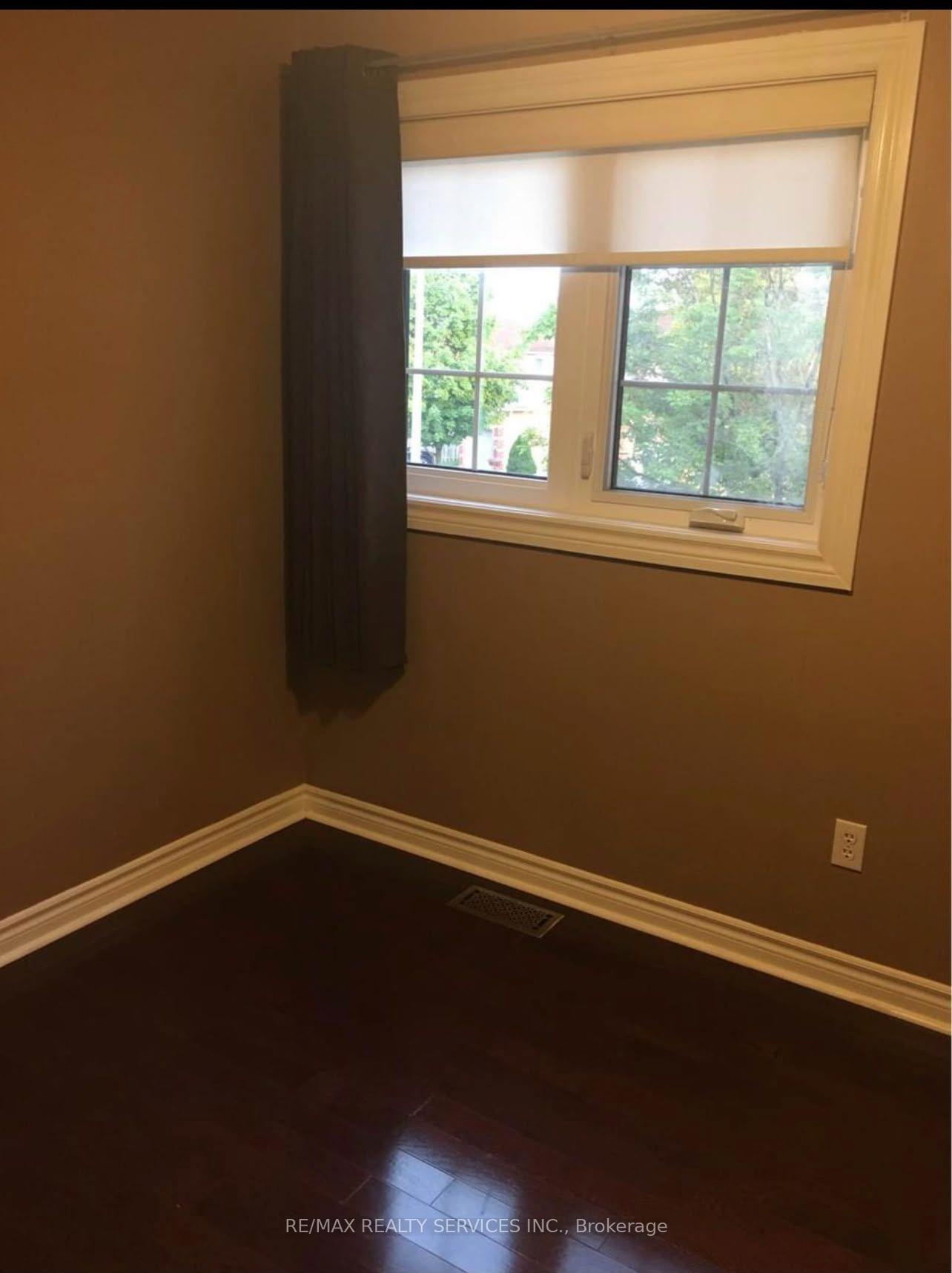 Photo 12 of 17 Piane Avenue, Brampton, Fletcher's West — HOMEH