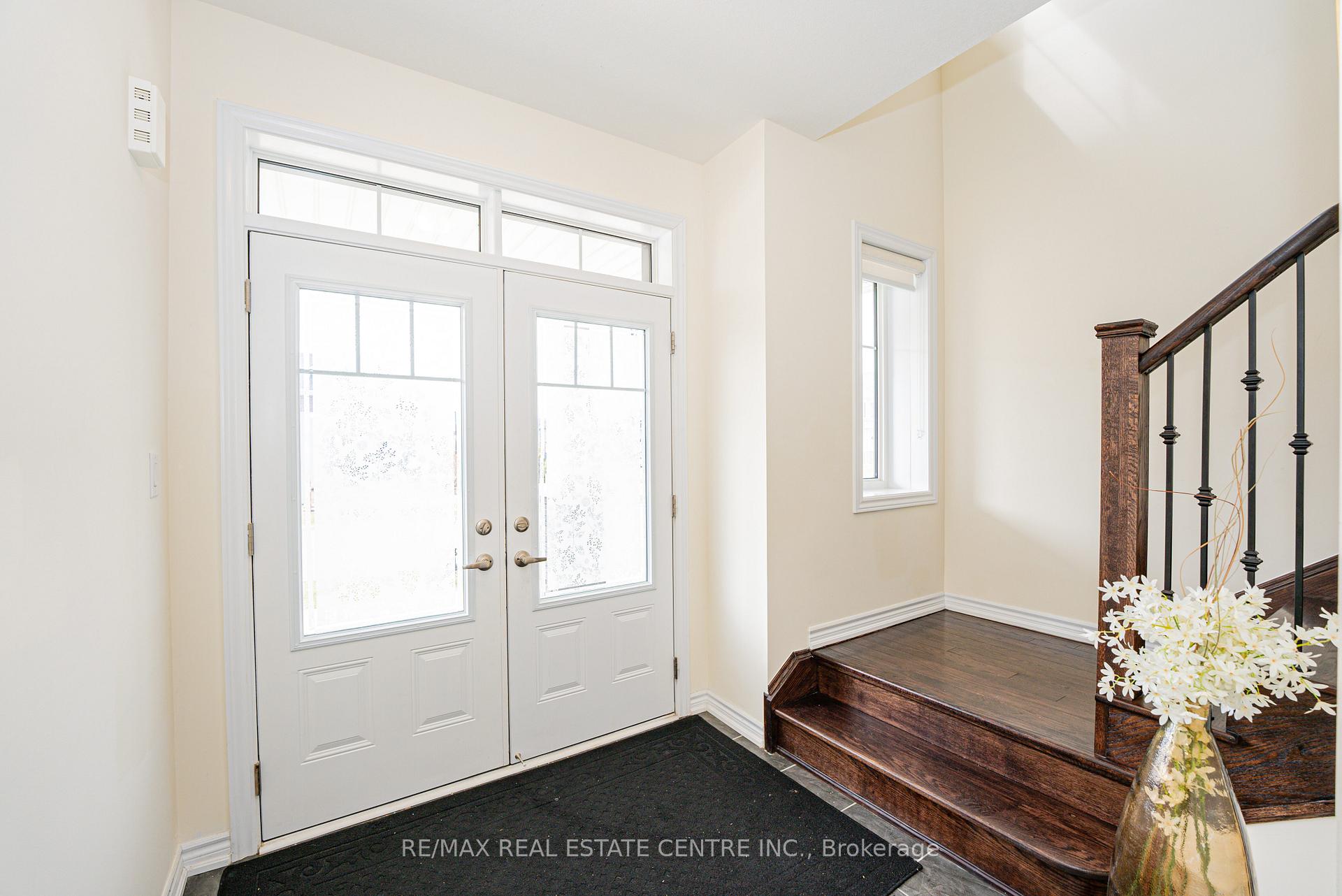 Photo 5 of 22 Oaktree Drive, Haldimand — HOMEH