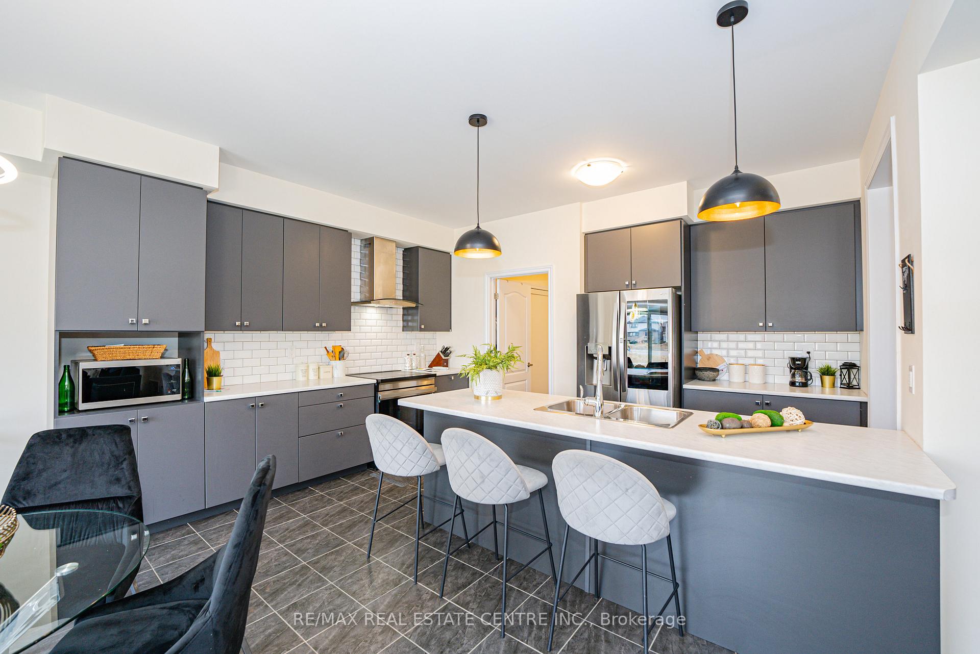 Photo 16 of 22 Oaktree Drive, Haldimand — HOMEH