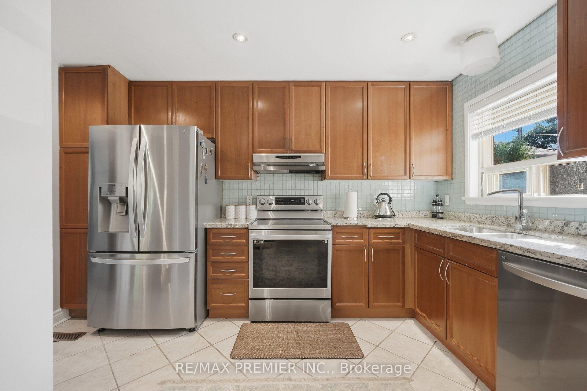 Photo 8 of 91 Wigmore Drive, North York, Victoria Village — HOMEH