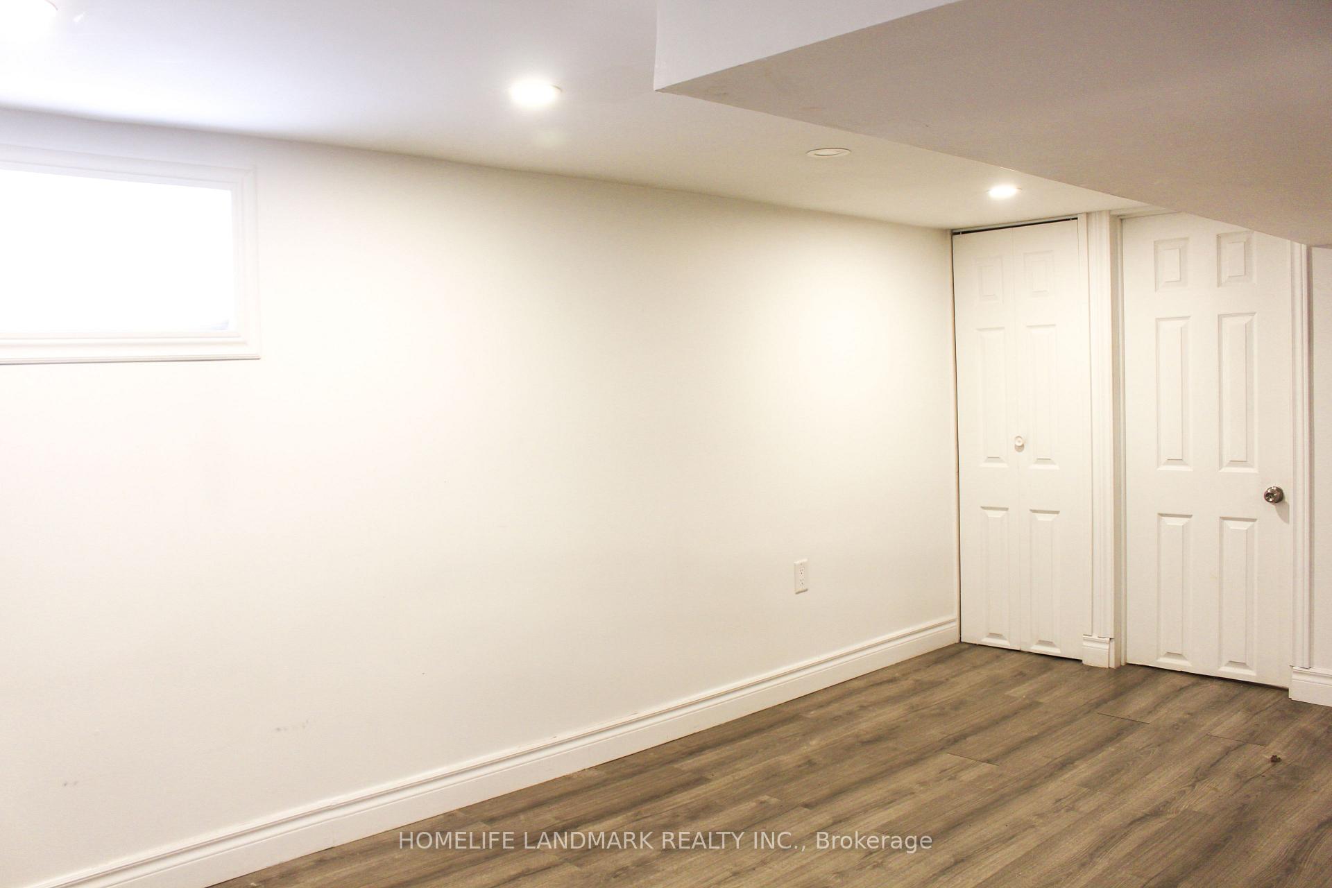 Photo 4 of 38 Glenvalley Drive, North York, Mount Dennis — HOMEH