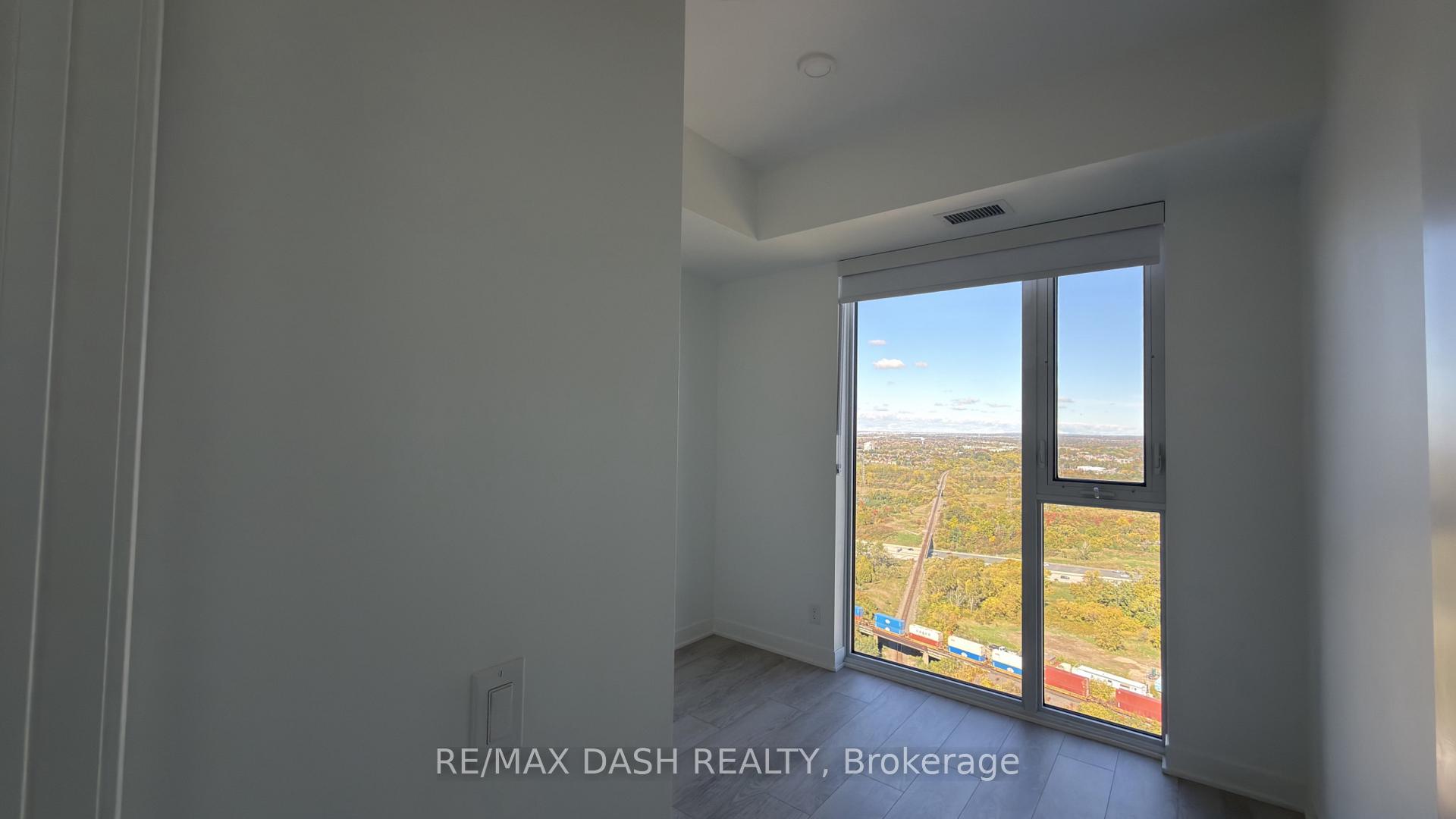 Photo 15 of Unit 2820, 6 Flavelle Trail, Vaughan, Steeles West Industrial — HOMEH