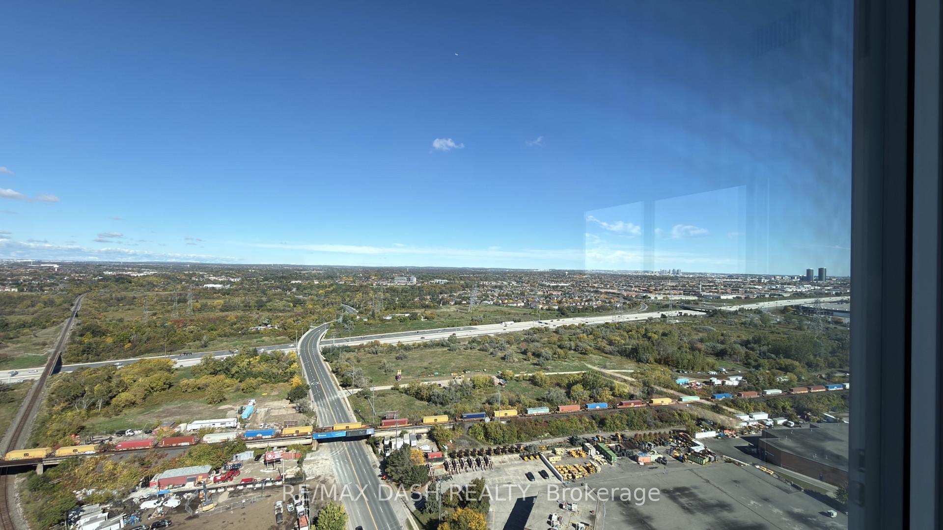 Photo 18 of Unit 2820, 6 Flavelle Trail, Vaughan, Steeles West Industrial — HOMEH