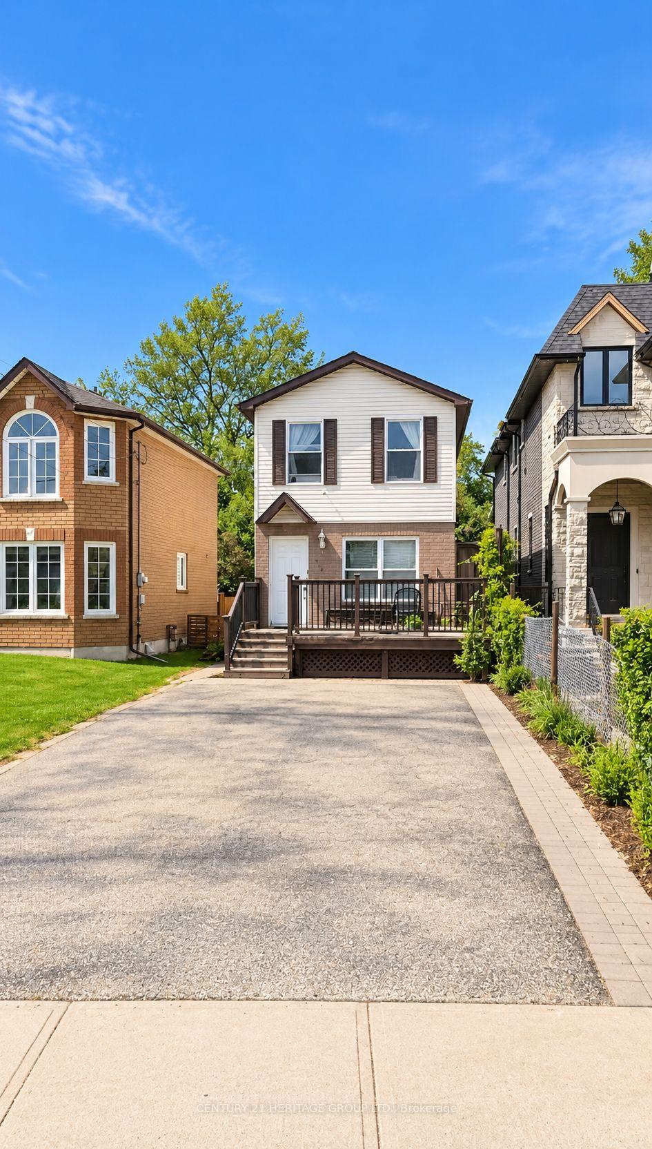 Front of 578 North Lake Road