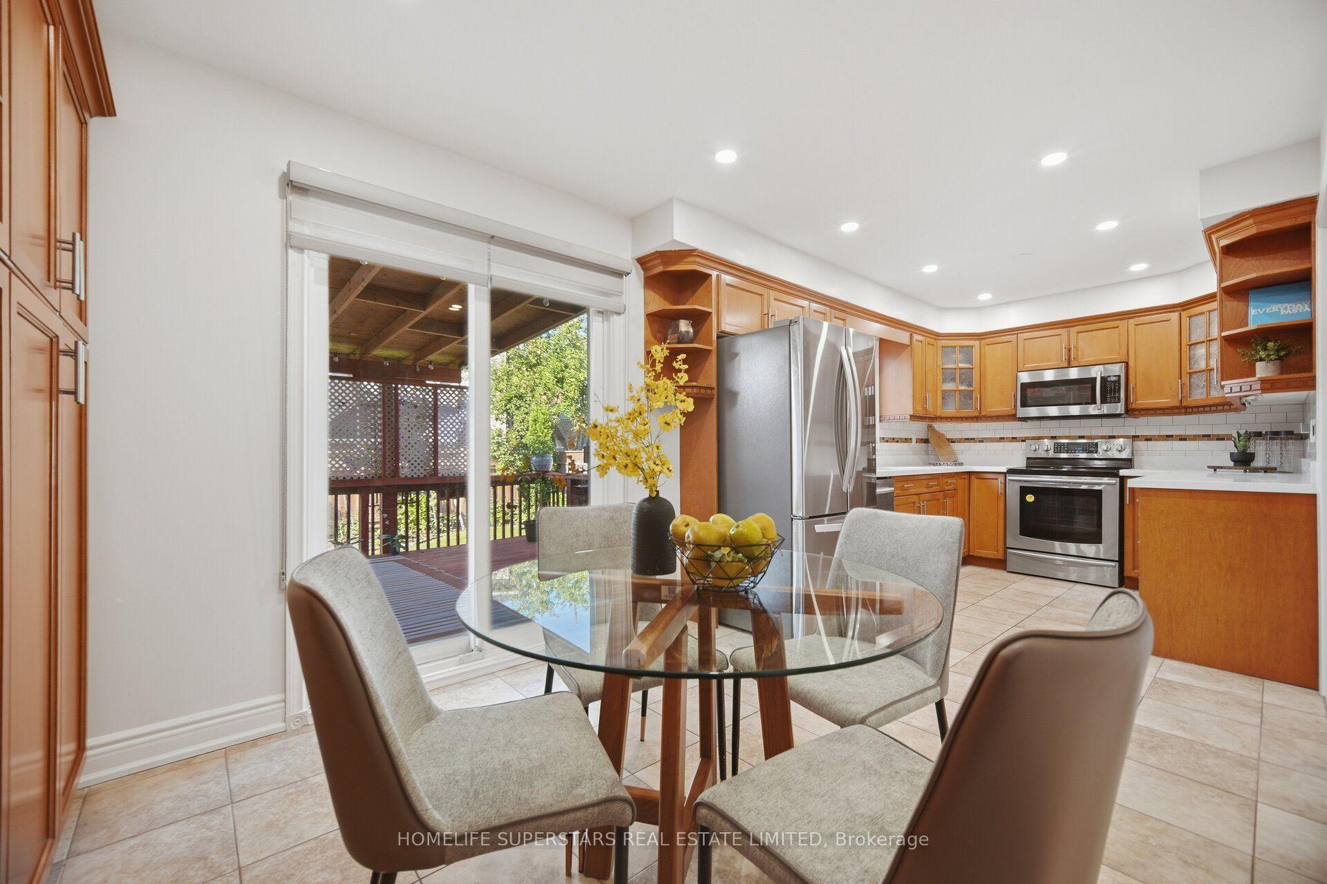 Photo 11 of 177 Surbray Grove, Mississauga, Fairview — HOMEH