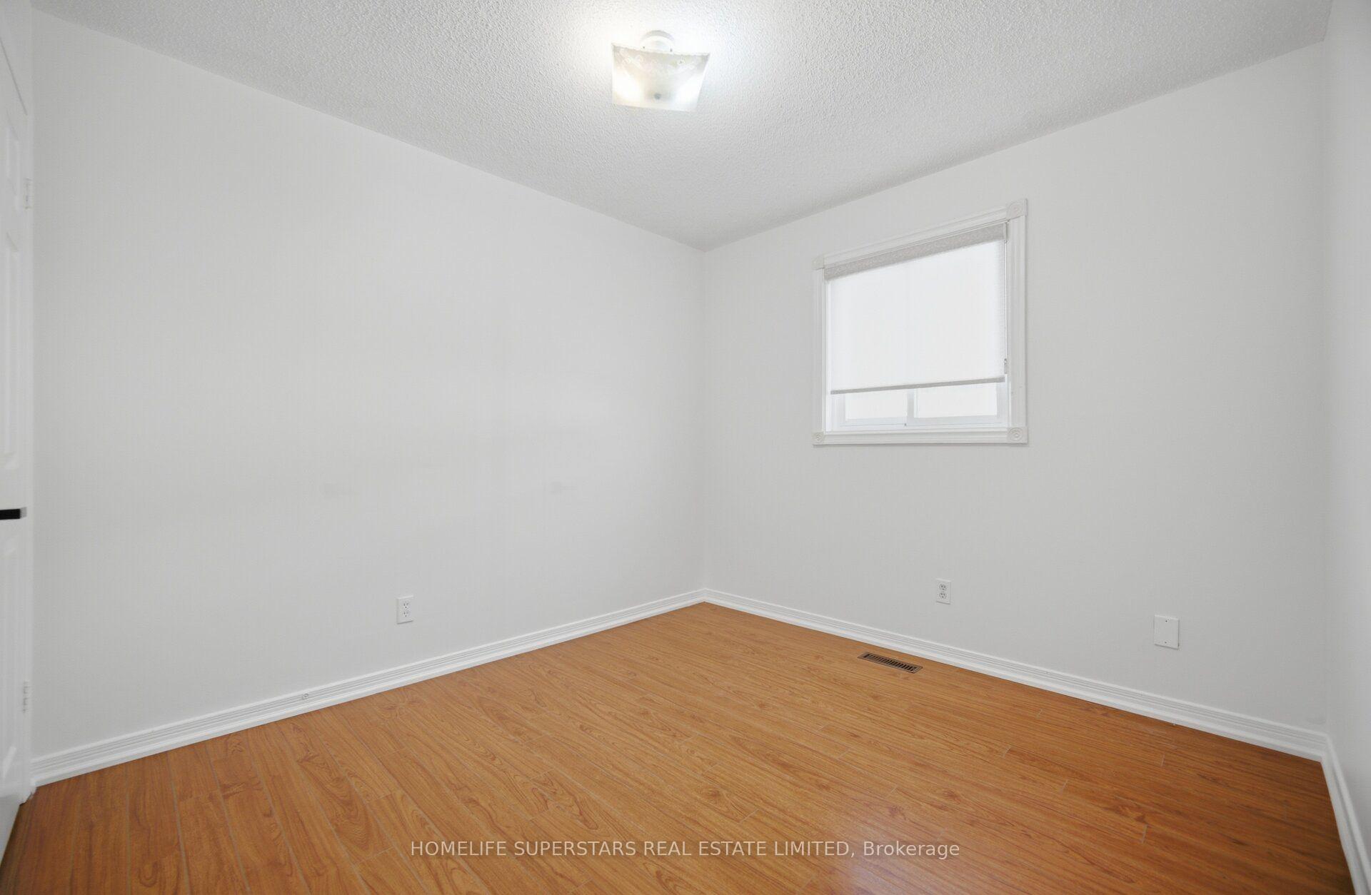 Photo 17 of 177 Surbray Grove, Mississauga, Fairview — HOMEH